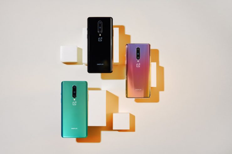 OnePlus 8 (Left: Glacial Green, Middle: Onyx Black, Right: Interstellar Glow)
