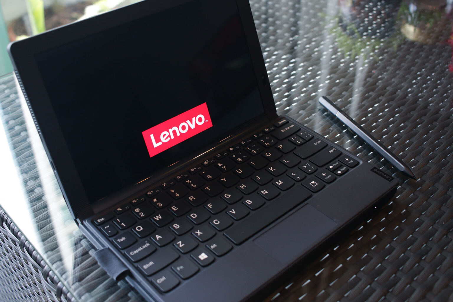 Trying out the world’s first foldable PC Lenovo ThinkPad X1 Fold Review