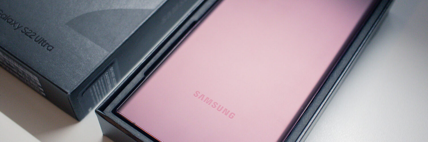 Samsung Galaxy S22 Ultra - Unboxing Closeup