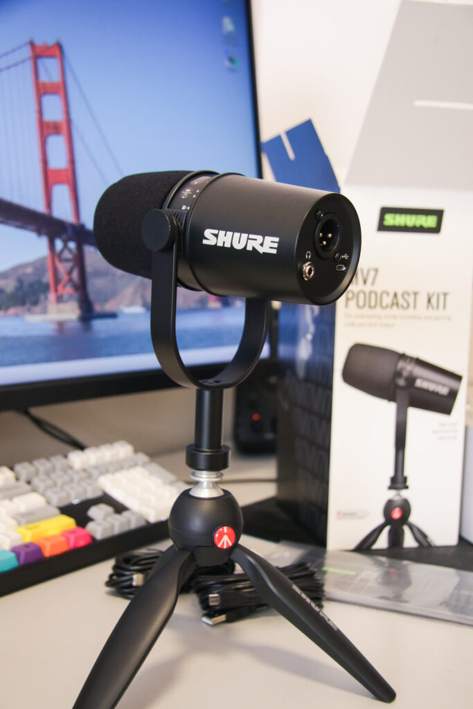 Shure MV7 Podcast Microphone - Kit Stand