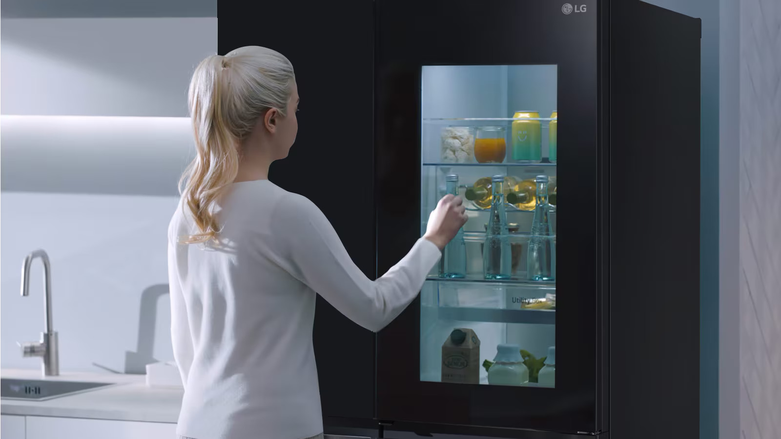 LG 647L InstaView™ Refrigerator in Essence Matte Black